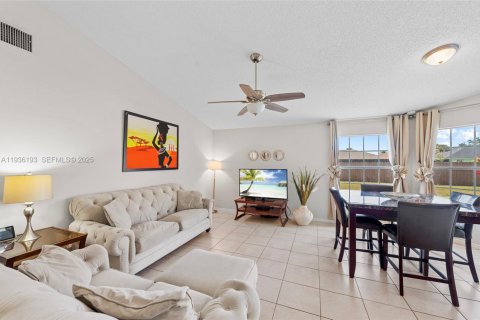 Casa en venta en Port St. Lucie, Florida, 3 dormitorios, 176.51 m2 № 1996641 - foto 11