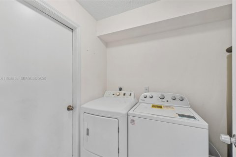 Casa en venta en Port St. Lucie, Florida, 3 dormitorios, 176.51 m2 № 1996641 - foto 24