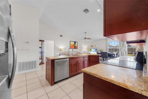 Casa en venta en Port St. Lucie, Florida, 3 dormitorios, 176.51 m2 № 1996641 - foto 7