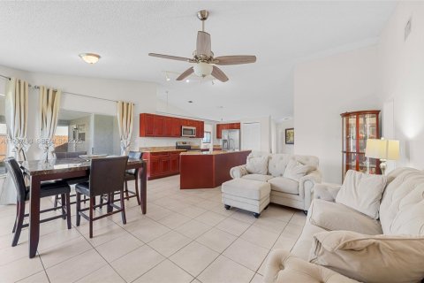 Casa en venta en Port St. Lucie, Florida, 3 dormitorios, 176.51 m2 № 1996641 - foto 13