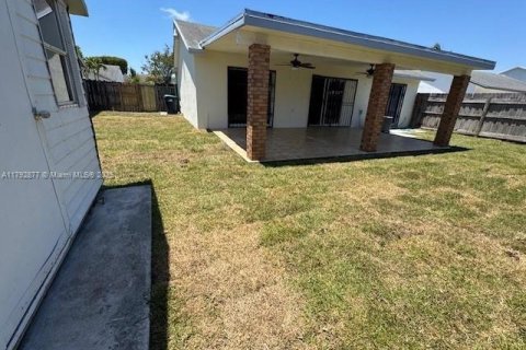 House in Miami, Florida 2 bedrooms, 105.07 sq.m. № 1874442 - photo 15
