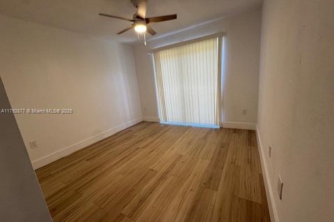 House in Miami, Florida 2 bedrooms, 105.07 sq.m. № 1874442 - photo 16