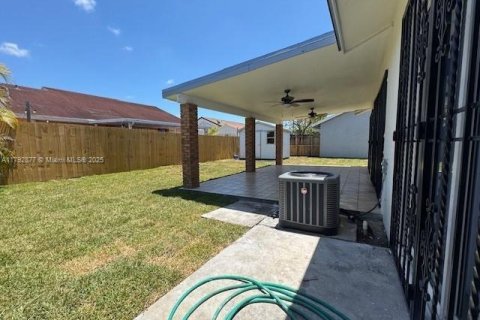 House in Miami, Florida 2 bedrooms, 105.07 sq.m. № 1874442 - photo 14