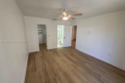 House in Miami, Florida 2 bedrooms, 105.07 sq.m. № 1874442 - photo 6