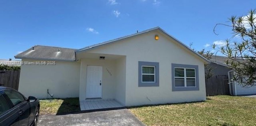 House in Miami, Florida 2 bedrooms, 105.07 sq.m. № 1874442