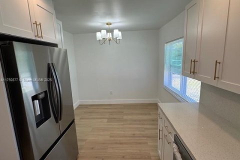 House in Miami, Florida 2 bedrooms, 105.07 sq.m. № 1874442 - photo 3