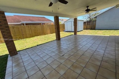 House in Miami, Florida 2 bedrooms, 105.07 sq.m. № 1874442 - photo 12