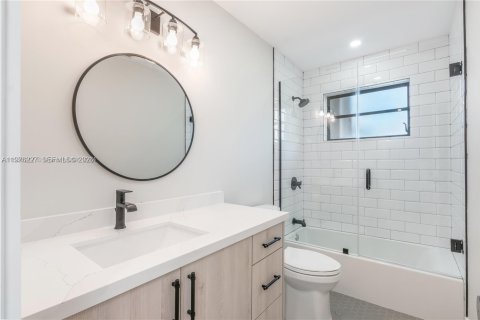 Casa en alquiler en Miami, Florida, 3 dormitorios, 205.69 m2 № 2052283 - foto 5