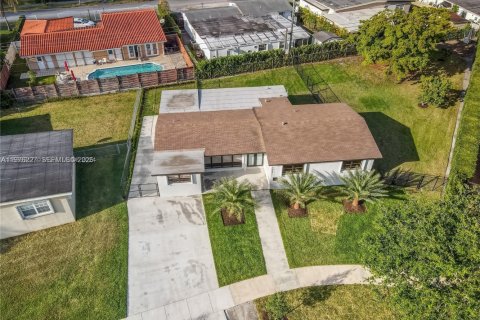 Casa en alquiler en Miami, Florida, 3 dormitorios, 205.69 m2 № 2052283 - foto 11