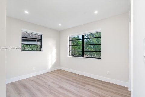 Casa en alquiler en Miami, Florida, 3 dormitorios, 205.69 m2 № 2052283 - foto 20