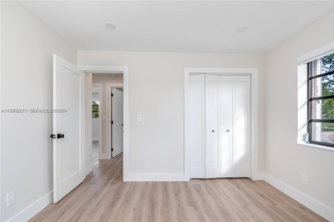 Casa en alquiler en Miami, Florida, 3 dormitorios, 205.69 m2 № 2052283 - foto 19