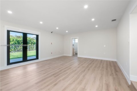 Casa en alquiler en Miami, Florida, 3 dormitorios, 205.69 m2 № 2052283 - foto 15