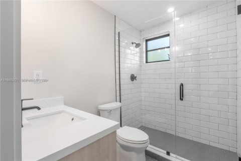 Casa en alquiler en Miami, Florida, 3 dormitorios, 205.69 m2 № 2052283 - foto 4