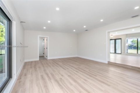 Casa en alquiler en Miami, Florida, 3 dormitorios, 205.69 m2 № 2052283 - foto 16