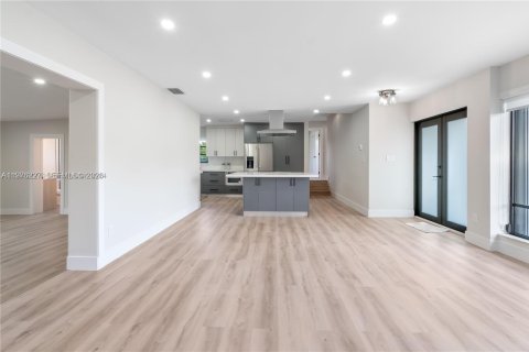 Casa en alquiler en Miami, Florida, 3 dormitorios, 205.69 m2 № 2052283 - foto 14