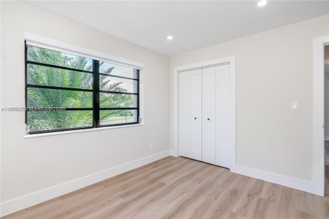 Casa en alquiler en Miami, Florida, 3 dormitorios, 205.69 m2 № 2052283 - foto 6