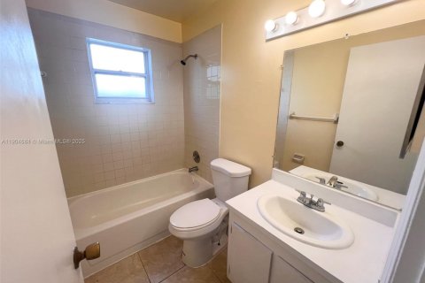 Снять в аренду виллу или дом в Гринакрес, Флорида 3 спальни, 103.12м2, № 1955146 - фото 10