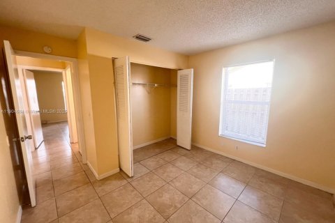 Снять в аренду виллу или дом в Гринакрес, Флорида 3 спальни, 103.12м2, № 1955146 - фото 4