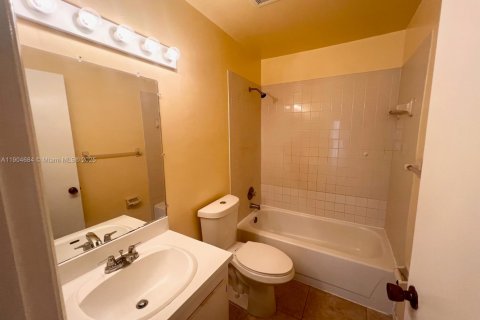 Снять в аренду виллу или дом в Гринакрес, Флорида 3 спальни, 103.12м2, № 1955146 - фото 11