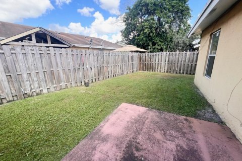 Снять в аренду виллу или дом в Гринакрес, Флорида 3 спальни, 103.12м2, № 1955146 - фото 15