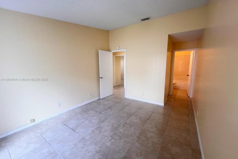 Снять в аренду виллу или дом в Гринакрес, Флорида 3 спальни, 103.12м2, № 1955146 - фото 9