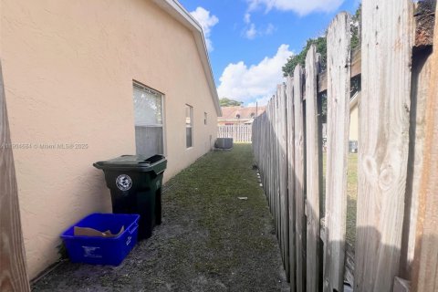 Снять в аренду виллу или дом в Гринакрес, Флорида 3 спальни, 103.12м2, № 1955146 - фото 16