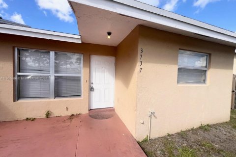 Снять в аренду виллу или дом в Гринакрес, Флорида 3 спальни, 103.12м2, № 1955146 - фото 13