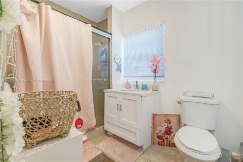 Propiedad comercial en venta en Hollywood, Florida, 198.44 m2 № 1960700 - foto 22