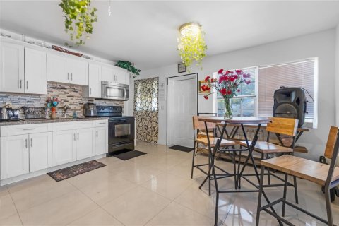 Propiedad comercial en venta en Hollywood, Florida, 198.44 m2 № 1960700 - foto 1