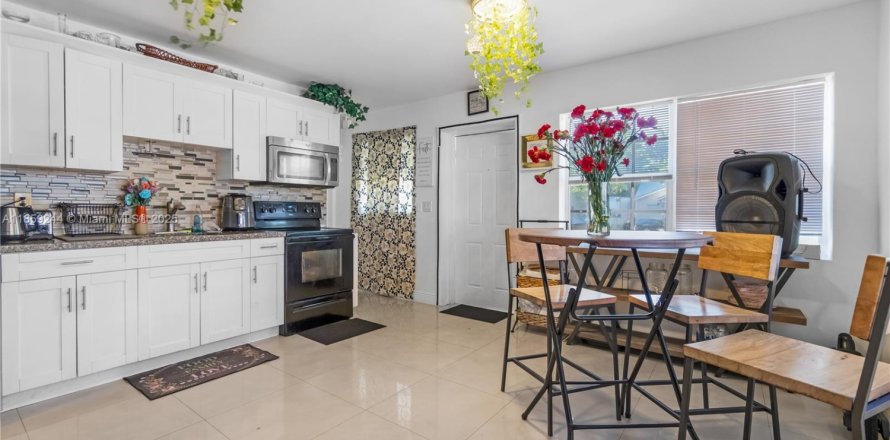 Propiedad comercial en Hollywood, Florida 198.44 m2 № 1960700