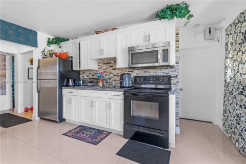 Propiedad comercial en venta en Hollywood, Florida, 198.44 m2 № 1960700 - foto 7