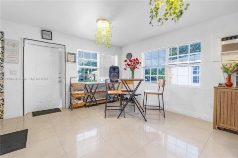 Propiedad comercial en venta en Hollywood, Florida, 198.44 m2 № 1960700 - foto 5