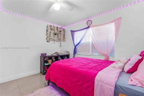 Propiedad comercial en venta en Hollywood, Florida, 198.44 m2 № 1960700 - foto 12