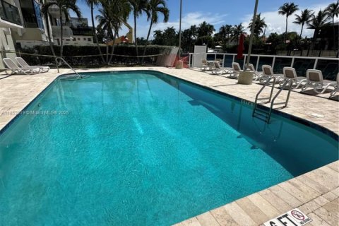 Condominio en alquiler en Bay Harbor Islands, Florida, 1 dormitorio, 83.15 m2 № 1871765 - foto 7