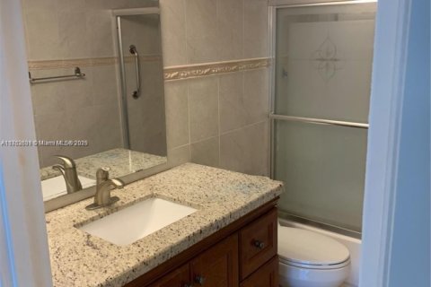 Condominio en alquiler en Bay Harbor Islands, Florida, 1 dormitorio, 83.15 m2 № 1871765 - foto 3