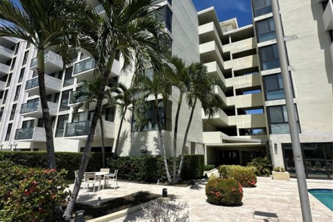 Condominio en alquiler en Bay Harbor Islands, Florida, 1 dormitorio, 83.15 m2 № 1871765 - foto 6