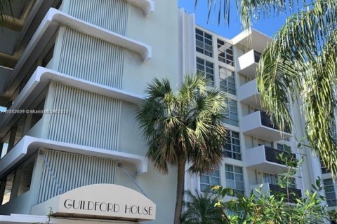 Condominio en alquiler en Bay Harbor Islands, Florida, 1 dormitorio, 83.15 m2 № 1871765 - foto 1