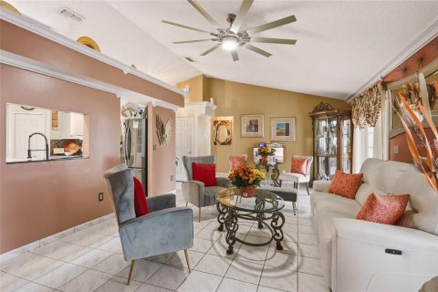 House in Orlando, Florida 3 bedrooms, 126.35 sq.m. № 2396218 - photo 15