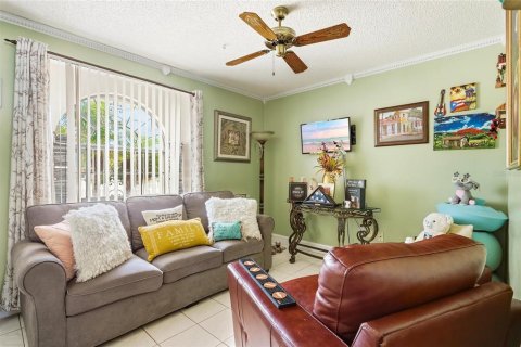 House in Orlando, Florida 3 bedrooms, 126.35 sq.m. № 2396218 - photo 10