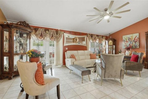 House in Orlando, Florida 3 bedrooms, 126.35 sq.m. № 2396218 - photo 13