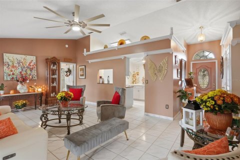 House in Orlando, Florida 3 bedrooms, 126.35 sq.m. № 2396218 - photo 14