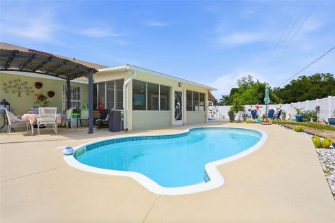 House in Orlando, Florida 3 bedrooms, 126.35 sq.m. № 2396218 - photo 7