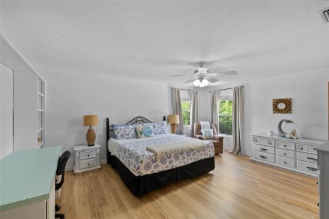 House in Weeki Wachee, Florida 3 bedrooms, 138.52 sq.m. № 1881060 - photo 26