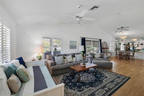House in Weeki Wachee, Florida 3 bedrooms, 138.52 sq.m. № 1881060 - photo 17