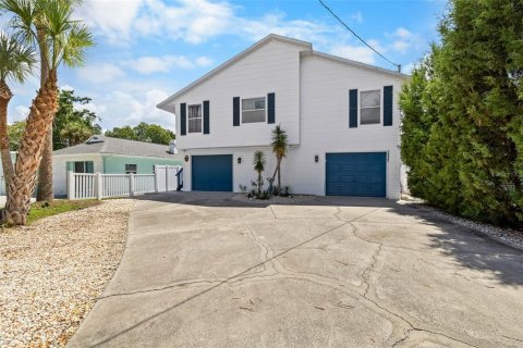 House in Weeki Wachee, Florida 3 bedrooms, 138.52 sq.m. № 1881060 - photo 16