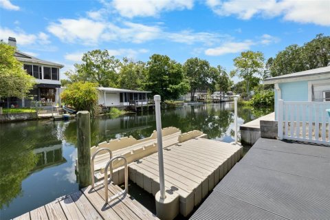 House in Weeki Wachee, Florida 3 bedrooms, 138.52 sq.m. № 1881060 - photo 13