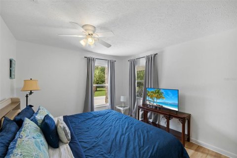House in Weeki Wachee, Florida 3 bedrooms, 138.52 sq.m. № 1881060 - photo 22