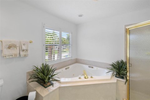 House in Weeki Wachee, Florida 3 bedrooms, 138.52 sq.m. № 1881060 - photo 2