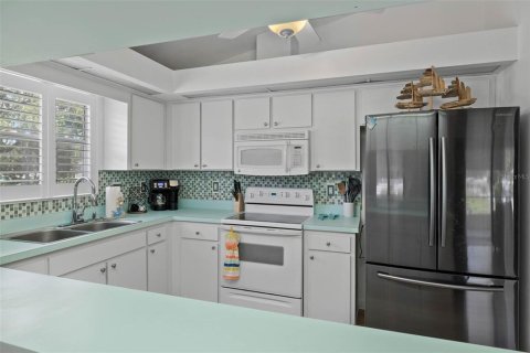 House in Weeki Wachee, Florida 3 bedrooms, 138.52 sq.m. № 1881060 - photo 21