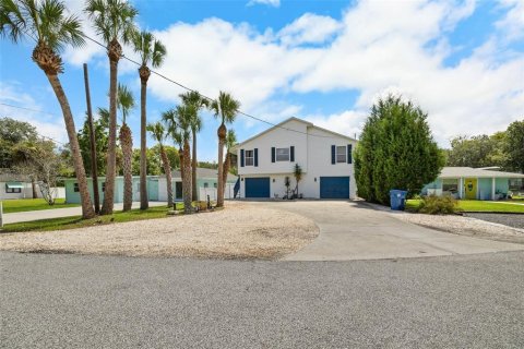 House in Weeki Wachee, Florida 3 bedrooms, 138.52 sq.m. № 1881060 - photo 11